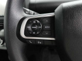 ステアリングスイッチ付き。手を離さずにさまざまな操作が可能です。