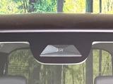 【ホンダセンシング】走行中に前方の車両等を認識し、衝突しそうな時は警報とブレーキで衝突回避と被害軽減をアシスト。より安全にドライブをお楽しみいただけます。