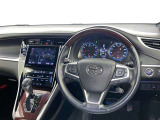 運転席まわりです。 各操作スイッチは使いやすい位置に配置されてます。