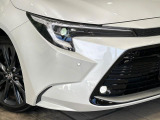 【LEDヘッドライト】悪天候や夜間走行時も良好な視界を確保し安心して運転できる高輝度LEDヘッドライトを装備!点灯速度が早く、消費電力も抑えられています。