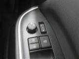 電動格納ミラー! スイッチひとつでミラーを畳めます。