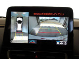 バックモニター付きで慣れない駐車場や車庫入れをサポートします。