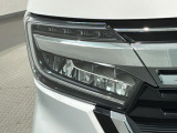 LEDヘッドライトは、点灯の瞬間から最大光量を発揮し、突然暗くなるトンネルなどでの安定感を高めます。