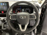ステアリングから手を離さず、運転に集中したままオーディオ等の操作ができます。
