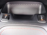 運転席・助手席にはシートヒーターが付いております!寒い冬でも快適にドライブできますね♪(^▽^)