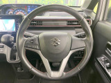 インテリアに合わせたデザインのステアリングは、運転される方のことも考え、運転しやすい形状、大きさです。是非一度、実際に触ってお確かめください。