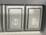 【両側パワースライドドア】スマートキーや運転席のスイッチで後席両側スライドドアの開閉が可能♪電動だから力を入れてドアを開ける必要が無く、小さなお子様でも簡単に開け閉めでき快適です♪
