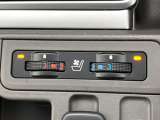 【シートヒーター&ベンチレーション】夏場は涼しい風でお尻や背中の熱やムレを防ぎ、冬はエアコンよりも早く温まってポカポカに!季節を問わず快適に過ごせます。