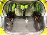 普段のお買い物や通勤、送迎等に十分な荷室スペースを確保しております。セカンドシートを倒すと、大きな荷物の積載も可能です♪