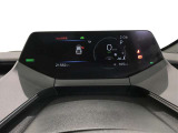 とっても見やすいメーターです。夜間時はラグジュアリーな気分にさせてくれる照明が魅力ですので、夜のドライブも楽しみになりますよ♪