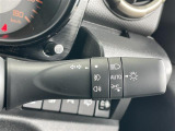 【オートライト(AUTO)】外の明るさをシステムが感知して、自動でヘッドライトが点灯します。ヘッドライトをつけ忘れを防ぐ便利機能です。