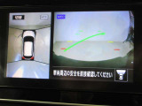 パノラミックビューモニター付きです。車両を上から見たような映像をディスプレイオーディオ画面に表示。運転席からの目視だけでは見にくい、車両周辺の状況をリアルタイムでしっかり確認できます。