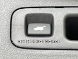 【パワーバックドア】スマートキーや運転席のボタンを押すだけでリアゲートが自動で開閉します!荷物を持っている時や、高い位置にあるバックドアを閉める際に便利な機能です♪