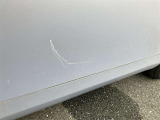 傷等が御座いますので、現車をご覧になって状態を確認をして下さい。修理をご希望の方は有償になりますが、弊社板金工場にて修理可能です!詳細はスタッフにご相談ください!