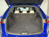 レクサス車らしい細部までこだわった高級感と見る人を一目で虜にするエモーショナルな魅力を持ち合わせております。