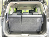 積み下ろしのしやすいデッキにはたっぷりと荷物を積み込んでいただけます。遊びから仕事まで、様々なシーンで頼れます♪