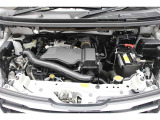 エンジンルームの樹脂部分は丁寧に磨いてツヤをだしています。当社の中古車のエンジンルームクリーニングはとても自信があります★