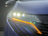 【LEDヘッドライト】とっても明るいLEDヘッドライトが装着されているので、夜の運転も明るく安全です。