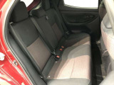 【後部座席】も当然、綺麗・清潔に仕上げております。内装の綺麗なお車は気持ちが良いですし、コンディションのいい車が多いです。これもオススメの1台です。