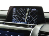 メーカー装着の8インチSDナビを装備しております。