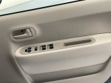 【パワーウインドウ】運転席のスイッチで、各席の窓ガラスの開閉ができます!あると便利ですよね!