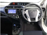高いホールド性で運転姿勢が安定します。長距離ドライブでも疲れにくいのが魅力です。快適なドライビングライフをお送りください♪