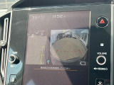 【フロント&サイド&バックカメラ】ドライバーから見にくい死角部分を映像で確認できるカメラを各所に装着。見通しがきかない場所や住宅密集地などを運転することが多い人におすすめの安心装備です。