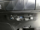 高速道路を賢く使うETC2.0装備です。高速道路とクルマが情報を連携して渋滞の迂回ルートや災害時の適切な誘導をしてくれたりします。