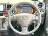 インテリアに合わせたデザインのステアリングは、運転される方のことも考え、運転しやすい形状、大きさです。是非一度、実際に触ってお確かめください。