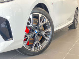 BMW純正アロイホイールはモデルやパッケージに合わせてデザインされています。洗練されたデザインで、足元の個性を引き立てます。
