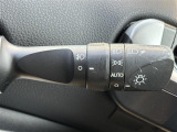 【オートライト(AUTO)】外の明るさをシステムが感知して、自動でヘッドライトが点灯します。ヘッドライトをつけ忘れを防ぐ便利機能です。