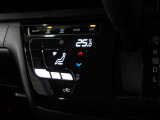 車内の温度管理に便利なオートエアコン☆