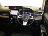 運転席まわりです。 各操作スイッチは使いやすい位置に配置されてます。