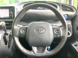 【純正革巻きステアリング】上質な革を使用することで、手にしっかり馴染みとても運転しやすいハンドルです♪