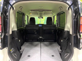 普段のお買い物や通勤、送迎等に十分な荷室スペースを確保しております。セカンドシートを倒すと、大きな荷物の積載も可能です♪