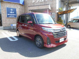 きれいなレッドメタリック系の車両です。