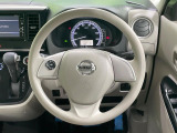 インテリアに合わせたデザインのステアリングは、運転される方のことも考え、運転しやすい形状、大きさです。是非一度、実際に触ってお確かめください。