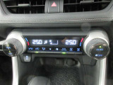 簡単操作で車内を快適、適切な温度にしてくれるオートエアコン。