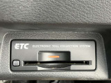 すっきり埋め込み型ETC車載器(高速道路の利用時に 料金所の通過をスムーズに行うために自動で料金を精算するシステム)