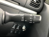 【オートライト】周りの明るさに応じて自動でヘッドライトの点灯・消灯ができる機能です!ライトの付け忘れ・消し忘れなどが無くなり、雨の日や夕方の走行も安心!トンネル通過時も便利ですね♪