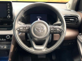 インテリアに合わせたデザインのステアリングは、運転される方のことも考え、運転しやすい形状、大きさです。是非一度、実際に触ってお確かめください。