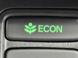 ワンタッチで省燃費走行をサポートするECONスイッチを装備。