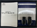スマートキーは鍵をバッグに入れたままでもドアロックの開閉やエンジンのON・OFFができます。夜間や雨の日も鍵を探さなくて良いので便利です。
