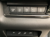 各種機能の切替スイッチは運転席パネル下に集約されています。任意で切り替え可能なため状況に合わせてお使いください。