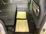 ホンダ車の低床ボディは、チャイルドシートへのお子さまの乗降や荷物の積載もスムーズ。足元もゆったりとしていますので、おくつろぎいただけます。