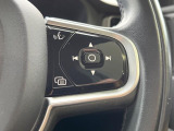 【ステアリングスイッチ】運転中、前方から目線をそらさずにオーディオ等の操作ができるよう、適切に配置されたスイッチ類。安心&快適なドライブを演出してくれる便利な機能です。