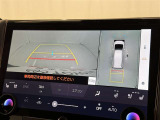 後方の見える安心をお届けするバックガイドモニター付:バックするときのアシストラインもあって楽々バック!車庫入れや縦列駐車をサポートし、苦手な駐車も安心です!今やもう手放せない装備ですネ♪