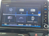 CD・DVD・フルセグTV・ミュージックサーバーが楽しめ、USB・Bluetoothにも対応しています。