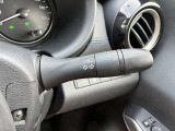 オートライト機能付きです♪またハイビームアシストで、先行車または対向車や周囲の明るさなどに応じ、自動的にハイビーム(上向き)とロービーム(下向き)を切り替えます♪