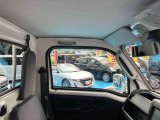安全安心な走行のために、納車前には小さなクルマを知り尽くしたエキスパートが基本性能に関わる機能や状態を徹底的に点検しています。